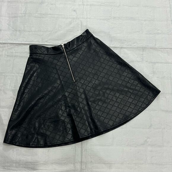 One Clothing Vegan Skater Skirt XS NWT - Picture 3 of 3